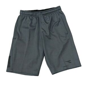 Diadora boys short size S/P